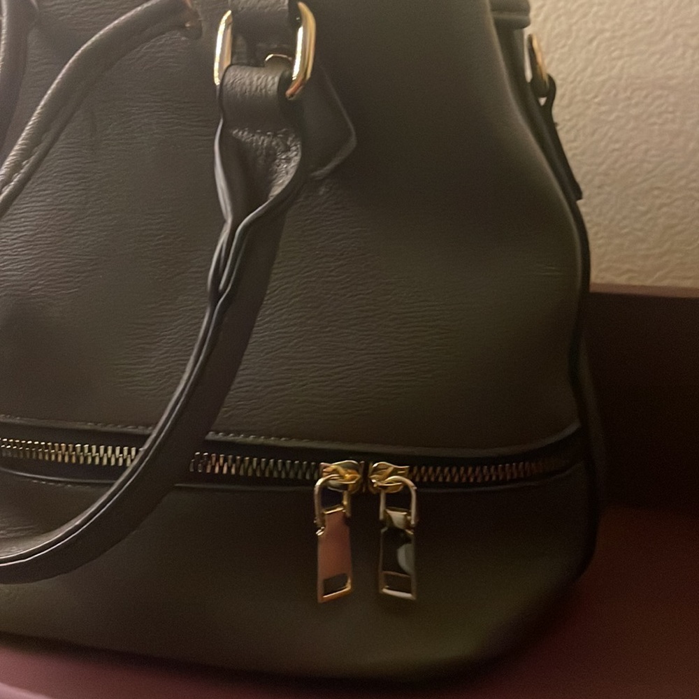 La Terre Fashion satchel style bag PETA- approved  (Vegan) - Picture 3 of 6